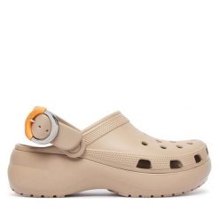 Klapki Crocs. Brązowe klapki damskie Crocs, bez wzorów, bez obcasa, bez zapięcia. Za 255.99 zł.