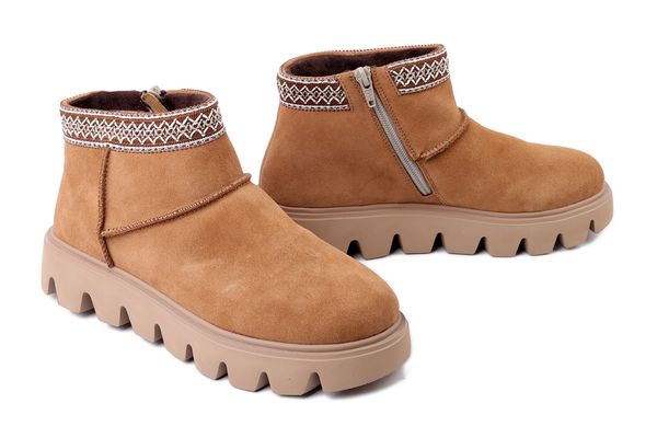 RIEKER W2074-24 brown, botki damskie. Brązowe botki damskie Rieker, bez wzorów, bez obcasa, bez zapięcia. Za 399.90 zł.
