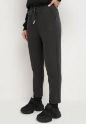 Ciemnoszare Spodnie Dresowe z Bawełną Wiązane Sznurkiem Ocieplane Polarem Florezi. Szare spodnie dresowe damskie Born2be, bez wzorów, z bawełny, eleganckie. Za 49.99 zł.