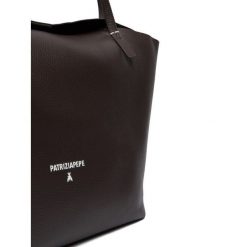 Torebka Patrizia Pepe. Brązowe shopperki damskie Patrizia Pepe, bez wzorów, bez dodatków. Za 1,299.00 zł.
