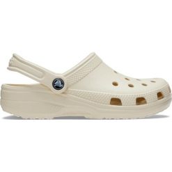 Klapki dla dorosłych Crocs Classic. Białe klapki damskie Crocs, bez wzorów, z syntetyku, sportowe, bez obcasa, bez zapięcia. Za 224.96 zł.