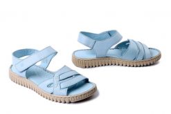 MANITU 910145-55 hellblau, sandały damskie. Niebieskie sandały damskie Manitu, bez wzorów, ze skóry, bez obcasa, bez zapięcia. Za 284.90 zł.
