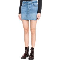 Guess Lilas Spódnica Niebieski. Niebieskie spódnice damskie Guess, z aplikacjami, z bawełny. Za 404.95 zł.