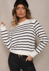 Biały Casualowy Sweter w Paski o Prostym Kroju Riavelleth. Białe swetry nierozpinane damskie Renee, bez wzorów, z jeansu, casualowe, bez kołnierzyka, bez ramiączek. Za 129.99 zł.