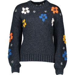 Sweter "Muget" w kolorze granatowym. Niebieskie swetry nierozpinane damskie NAF NAF, xs, bez wzorów, z wełny, klasyczne, bez kołnierzyka, bez ramiączek. W wyprzedaży za 129.95 zł.