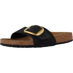 Klapki damskie Birkenstock Madrid Big Buckle. Czarne klapki damskie Birkenstock, bez wzorów, z materiału, bez obcasa, bez zapięcia. Za 591.90 zł.
