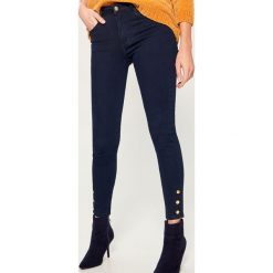 Jeansy skinny fit z wysokim stanem - Niebieski. Jeansy damskie marki Mohito. Za 99.99 zł.