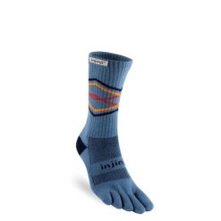 Skarpety do biegania Injinji Trail Midweight Crew. Niebieskie skarpetki damskie Injinji, bez wzorów. Za 74.99 zł.