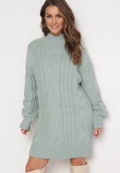 Jasnozielony Luźny Sweter w Warkoczykowy Splot Sentlia. Zielone swetry nierozpinane damskie Born2be, bez wzorów, ze splotem, bez kołnierzyka, bez ramiączek. Za 189.99 zł.