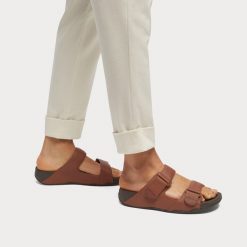 Skórzane sandały FitFlop Gogh. Brązowe sandały męskie FIT FLOP, na lato, bez wzorów, z gumy, eleganckie, bez zapięcia. Za 565.50 zł.