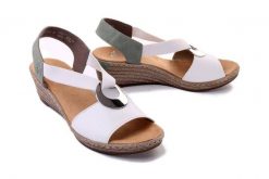 RIEKER 624H6-80 white combination, sandały damskie. Białe sandały damskie Rieker, bez wzorów, bez obcasa, na koturnie, bez zapięcia. Za 161.94 zł.