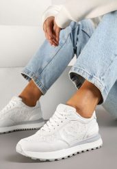 Białe Sneakersy z Koronkowymi Zdobieniami Dallriva. Białe obuwie sportowe damskie Renee, z aplikacjami, z jeansu, bez zapięcia. Za 89.99 zł.
