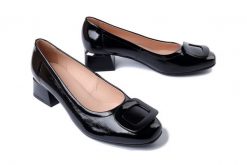 BIOECO BY ARKA 6823 1974 1290 czarny, czółenka damskie. Czarne czółenka damskie Bioeco by Arka, z aplikacjami, eleganckie, bez obcasa, na obcasie, bez zapięcia. Za 389.90 zł.
