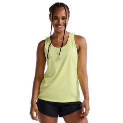 Damski tank top 2XU Aero. Żółte topy damskie 2XU, bez wzorów, sportowe, bez kołnierzyka, bez ramiączek. W wyprzedaży za 135.00 zł.