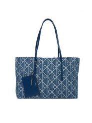 Calvin Klein Torebka Emblem Aop Denim Tote W/ Pouch LV04F3428G Niebieski. Niebieskie shopperki damskie Calvin Klein, bez wzorów, z denimu, bez dodatków. Za 649.99 zł.