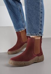 Bordowe Botki Sztyblety na Ozdobnie Żłobionej Podeszwie Ezisane. Czerwone botki damskie Born2be, bez wzorów, z jeansu, eleganckie, bez obcasa, na płaskiej podeszwie, bez zapięcia. Za 69.99 zł.