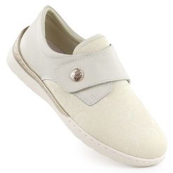 Skórzane półbuty kremowe na rzep UNISOFT 8435. Białe półbuty damskie Unisoft, bez wzorów, ze skóry, bez obcasa, bez zapięcia. Za 159.99 zł.