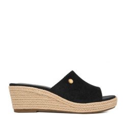 Klapki Beverly Hills Polo Club. Czarne klapki damskie Beverly Hills Polo Club, bez wzorów, bez obcasa, bez zapięcia. Za 249.99 zł.