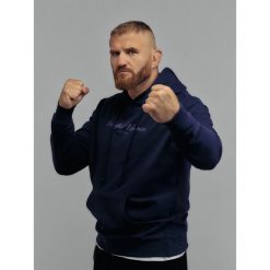 MANTO bluza z kapturem PEACEFUL VIOLENCE granatowa. Niebieskie bluzy damskie Manto, bez wzorów, bez ramiączek, z kapturem. Za 249.00 zł.