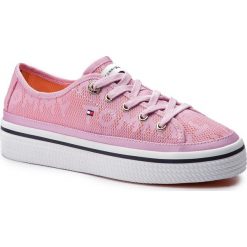 Tenisówki TOMMY HILFIGER - Jacquard Flatform Sneaker FW0FW04071 Pink Lavender 518. Czerwone trampki i tenisówki damskie Tommy Hilfiger, bez wzorów, z gumy, bez zapięcia. W wyprzedaży za 209.00 zł.