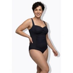 Damski Strój kąpielowy drapowanie drobna faktura miękkie miseczki. Czarne stroje kąpielowe damskie Ulla Popken, plus size, bez wzorów, z elastanu. Za 239.99 zł.