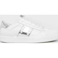 Marco Tozzi - Buty. Białe obuwie sportowe damskie Marco Tozzi, bez wzorów, z materiału, z okrągłym noskiem, bez zapięcia. W wyprzedaży za 99.90 zł.