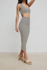 Spódnica midi z dzianiny prążkowanej w paski BLACK & BEIGE - ASSIS -XS/S. Brązowe spódnice damskie Marsala, na lato, s, bez wzorów, z bawełny, midi. W wyprzedaży za 114.95 zł.