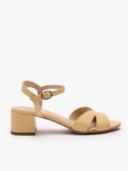 Jasnożółte sandały na obcasie. Żółte sandały damskie Ryłko, bez wzorów, ze skóry, z okrągłym noskiem, bez obcasa, na obcasie, bez zapięcia. Za 399.99 zł.