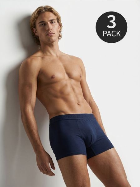 Bawełniane bokserki long 3 pack - granatowy. Niebieskie bokserki męskie Sinsay, bez wzorów, z bawełny. Za 29.99 zł.