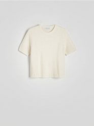 Wełniany sweter z krótkim rękawem - kremowy. Białe swetry nierozpinane damskie Reserved, l, bez wzorów, z dzianiny, bez kołnierzyka, bez ramiączek. W wyprzedaży za 99.99 zł.