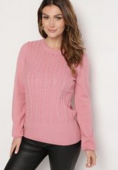 Różowy Sweter z Wiskozą Ozdobnym Splotem i Cyrkoniami Beriel. Czerwone swetry nierozpinane damskie Born2be, bez wzorów, z jeansu, biznesowe, bez kołnierzyka, bez ramiączek. Za 74.99 zł.