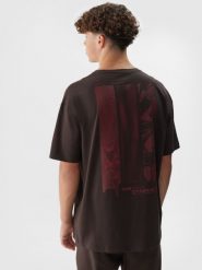 4F T-shirt oversize z nadrukiem męski - brązowy L. Brązowe t-shirty męskie 4F, l, bez wzorów, z bawełny, bez kołnierzyka, bez ramiączek. W wyprzedaży za 39.99 zł.