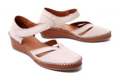 MANITU 910005-81 offwhite, czółenka damskie. Brązowe czółenka damskie Manitu, na lato, bez wzorów, ze skóry, bez obcasa, na koturnie, bez zapięcia. Za 173.94 zł.