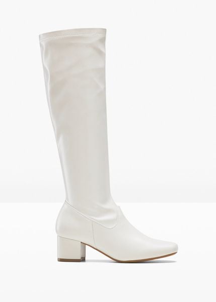 Kozaki. Białe kozaki damskie bonprix, bez wzorów, bez obcasa, bez zapięcia. Za 189.99 zł.