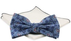 Niebieska Mucha z Białą Poszetką -CHATTIER- Męska, w Orientalny Wzór. Niebieskie krawaty i muchy Chattier, bez wzorów, eleganckie. Za 59.00 zł.