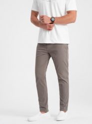 Męskie spodnie chino o dopasowanym kroju - ciemnobeżowe V5 OM-PACP-0151 - XXL. Brązowe eleganckie spodnie męskie Ombre Clothing, bez wzorów, z bawełny. Za 179.99 zł.