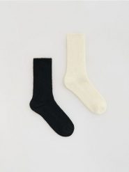 Skarpetki z domieszką wełny 2 pack - czarny. Czarne skarpetki damskie Reserved, bez wzorów, z wełny. Za 59.99 zł.