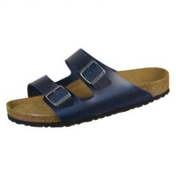 Klapki damskie Birkenstock Arizona Sfb. Niebieskie klapki damskie Birkenstock, bez wzorów, z materiału, bez obcasa, bez zapięcia. Za 439.00 zł.