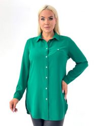 Elegancka zielona koszula z kołnierzykiem PLUS SIZE XXL. Zielone koszule damskie Nasi partnerzy, plus size, bez wzorów, z poliesteru, eleganckie, bez kołnierzyka, bez ramiączek. Za 199.90 zł.