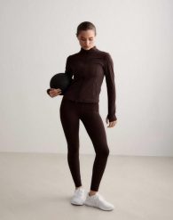 Damskie legginsy z wysokim stanem, squat proof, dla niskich Sense czekoladowe. Brązowe legginsy damskie Aim'n, bez wzorów, z elastanu. Za 297.00 zł.