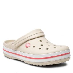 Klapki Crocs. Brązowe klapki damskie Crocs, bez wzorów, bez obcasa, bez zapięcia. Za 259.99 zł.