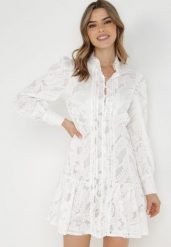 Biała Sukienka Harmite. Białe sukienki damskie Born2be, m, w ażurowe wzory, z tkaniny, bez kołnierzyka, bez ramiączek, mini, koszulowe. Za 29.99 zł.