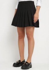 Czarne Wiskozowe Spódnico-Spodenki High Waist z Plisami Annelin. Czarne szorty damskie Born2be, bez wzorów, z bawełny, eleganckie, z podwyższonym stanem. Za 109.99 zł.