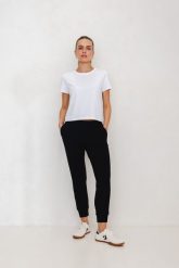 SPODNIE LENA CZARNE L - Flawless. Czarne spodnie dresowe damskie Flawless, bez wzorów, z bawełny, biznesowe, długie. Za 297.00 zł.