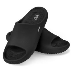 Klapki basenowe Aqua Speed Toledo. Czarne klapki damskie Aqua-Speed, bez wzorów, sportowe, bez obcasa, bez zapięcia. Za 59.99 zł.