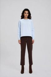 Gładka bluza błękitna. Niebieskie bluzy damskie MOODO, l, bez wzorów, z bawełny, bez ramiączek, bez kaptura. Za 89.99 zł.