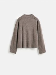 Sweter ze stójką - brązowy. Brązowe swetry nierozpinane damskie Reserved, l, bez wzorów, z dzianiny, bez kołnierzyka, bez ramiączek. Za 129.99 zł.