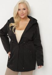 Czarna Kurtka Dwustronna Parka z Kapturem Lannaria. Czarne kurtki damskie Born2be, plus size, bez wzorów, plus size, z kapturem. Za 259.99 zł.