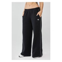 Damskie spodnie sportowe oversize Rough Radical Trip Joggers. Czarne spodnie dresowe damskie ROUGH RADICAL, bez wzorów, sportowe. Za 175.92 zł.
