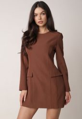Brązowa Elegancka Sukienka VICES o Trapezowym Kroju z Imitacją Kieszeni Amaliete. Brązowe sukienki damskie Born2be, do pracy, m, bez wzorów, biznesowe, bez kołnierzyka, bez ramiączek, mini, kopertowe. Za 189.99 zł.